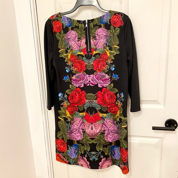 Floral graphic print 3/4 sleeve shift dress. - Picture 5 of 6